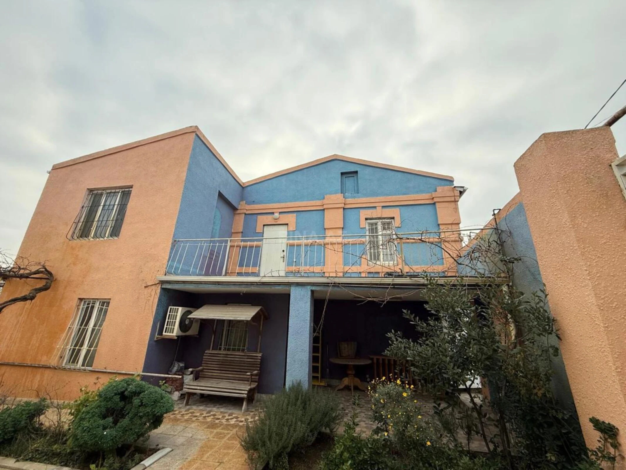 Satılır 5 otaqlı həyət evi 172 m²