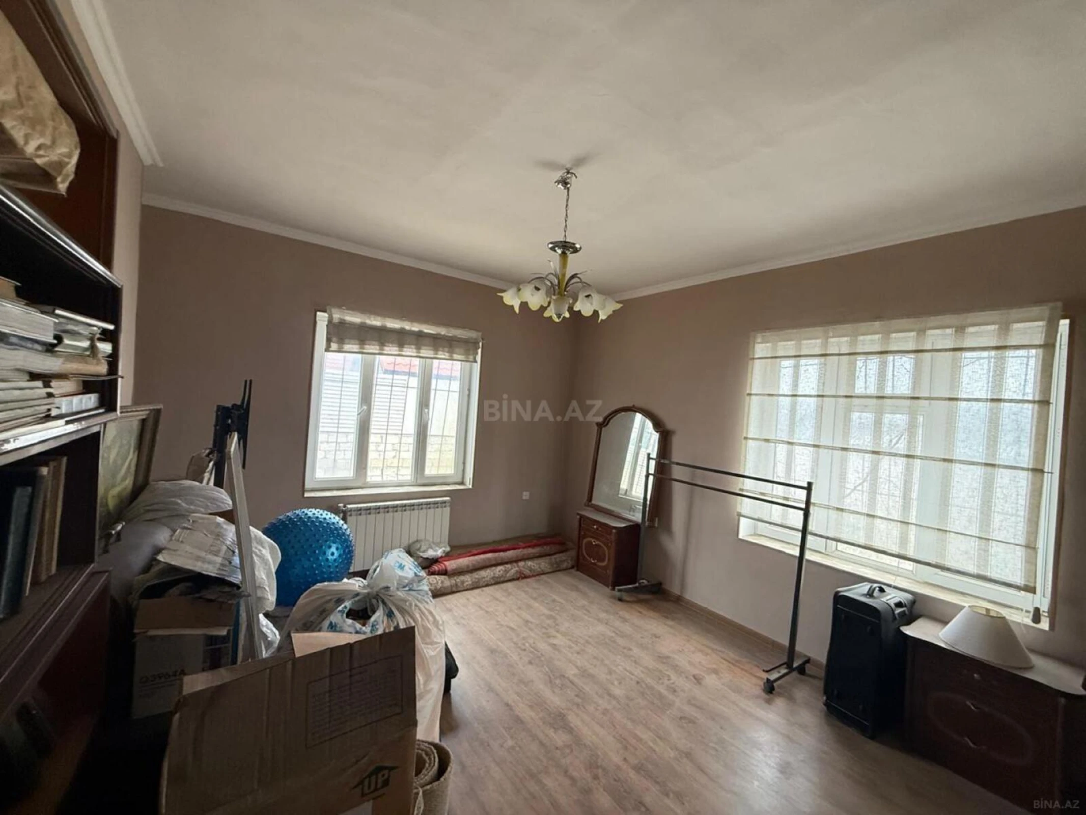 Satılır 5 otaqlı həyət evi 172 m²
