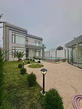 Satılır 5 otaqlı həyət evi 280 m²