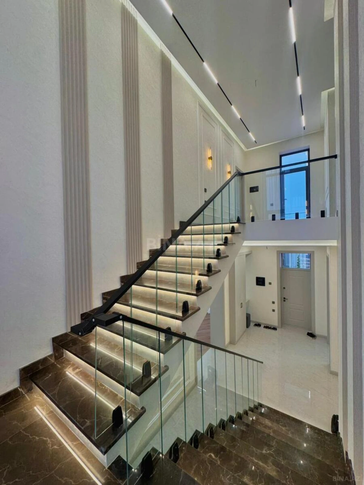 Satılır 5 otaqlı həyət evi 280 m²