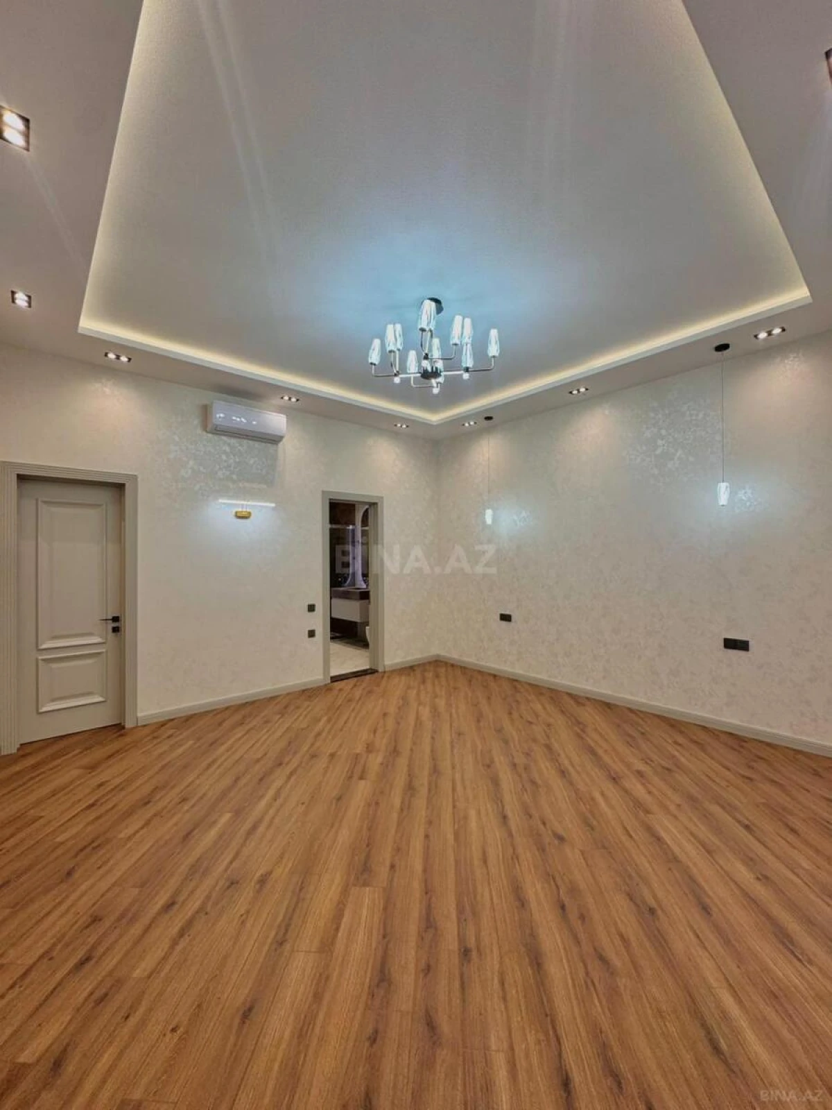 Satılır 5 otaqlı həyət evi 280 m²