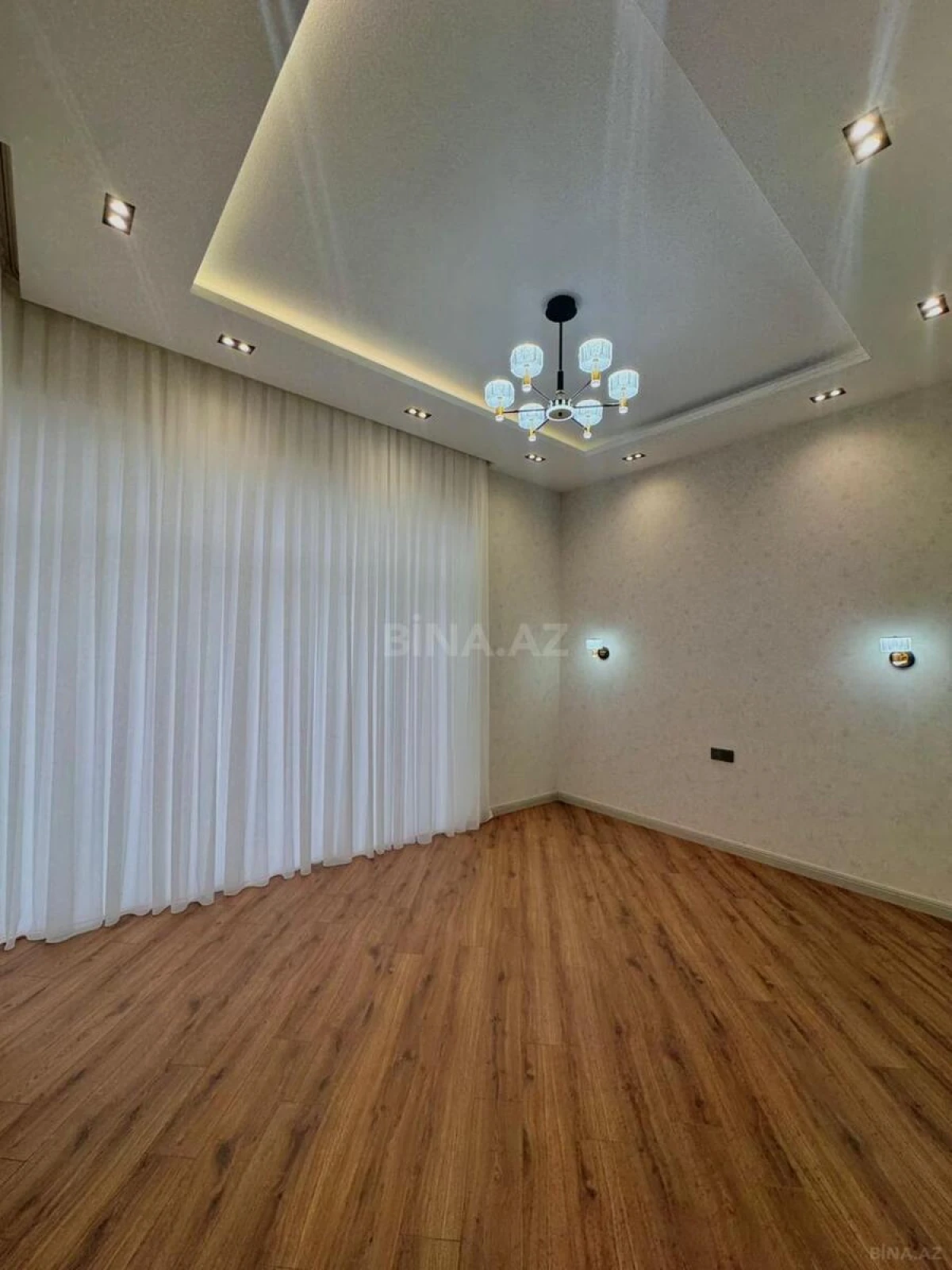 Satılır 5 otaqlı həyət evi 280 m²
