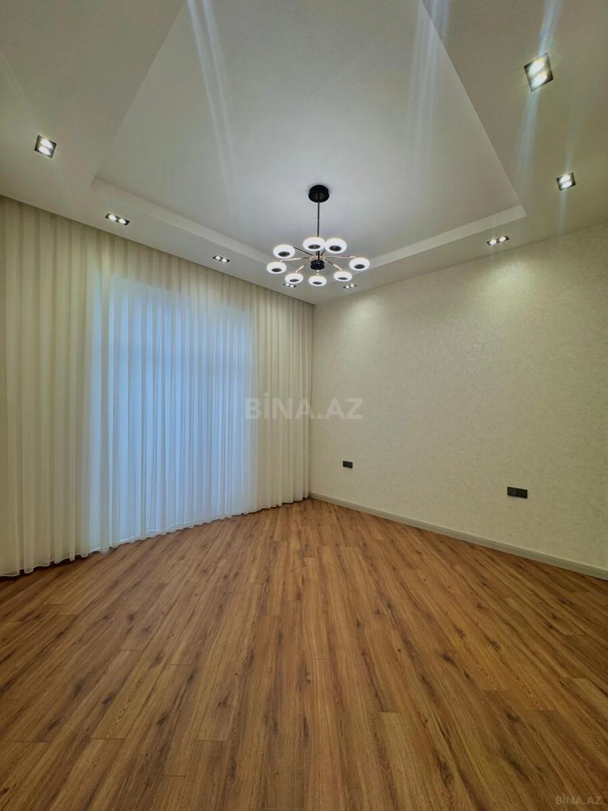 Satılır 5 otaqlı həyət evi 280 m²