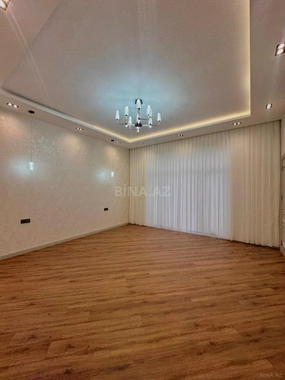 Satılır 5 otaqlı həyət evi 280 m²