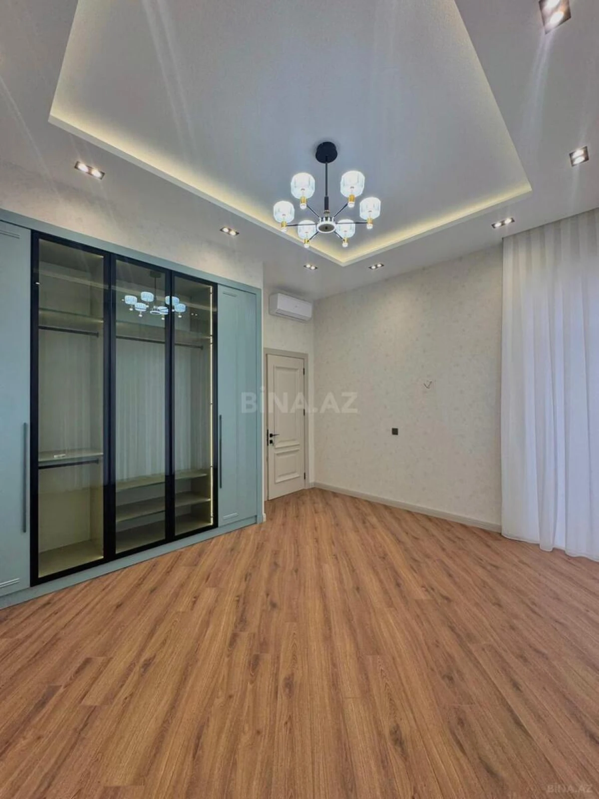 Satılır 5 otaqlı həyət evi 280 m²