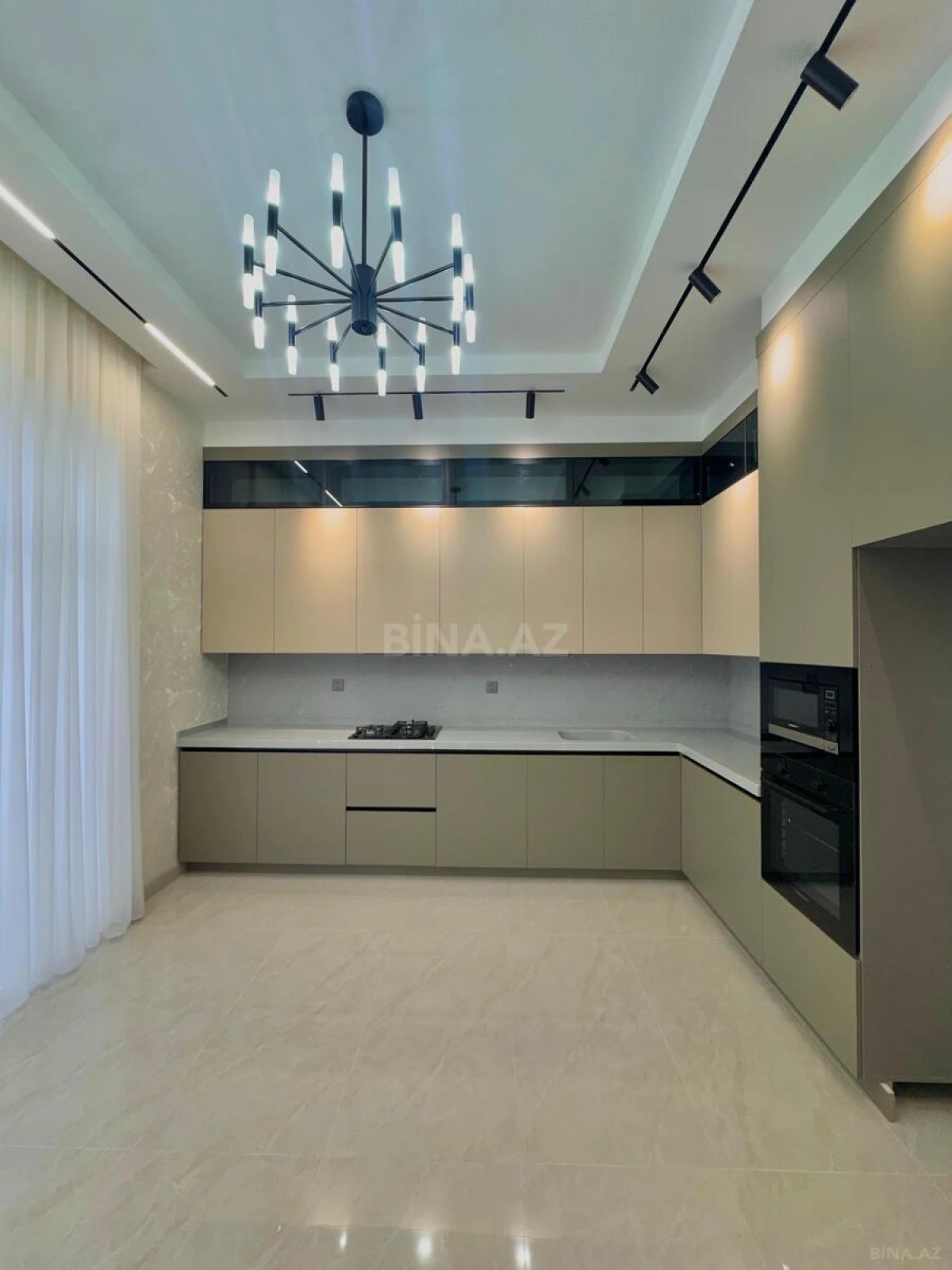Satılır 5 otaqlı həyət evi 280 m²