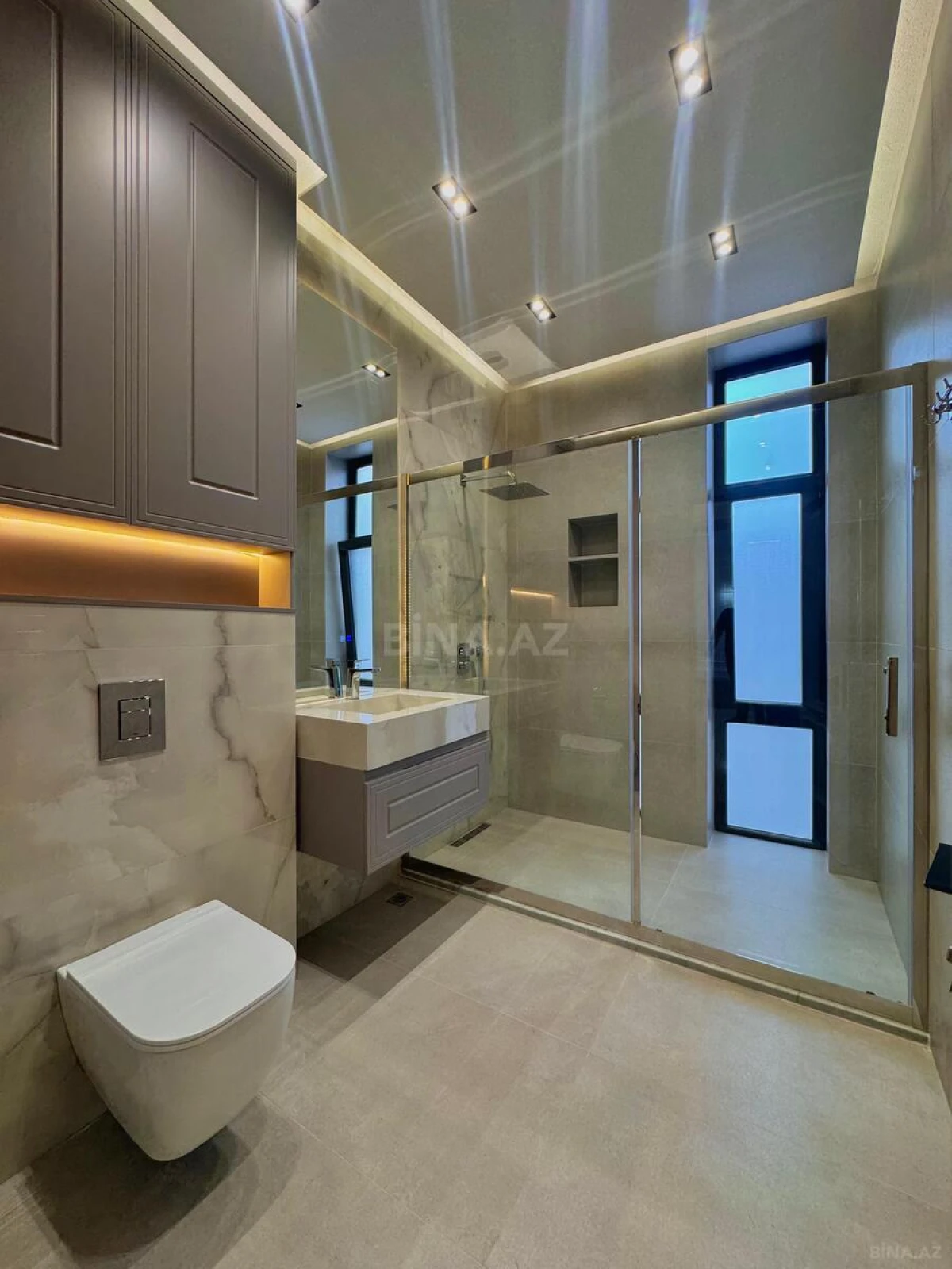 Satılır 5 otaqlı həyət evi 280 m²