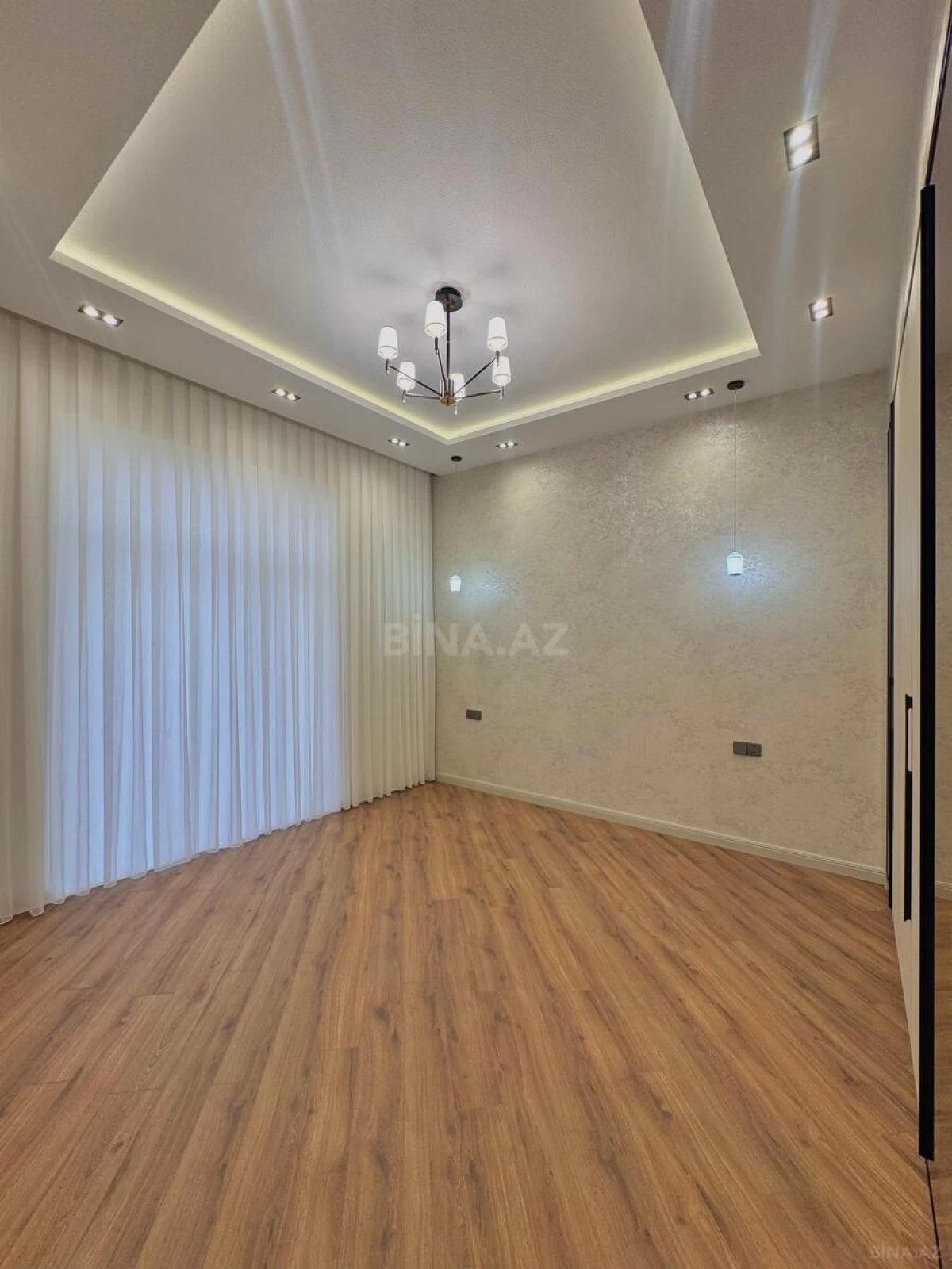 Satılır 5 otaqlı həyət evi 280 m²