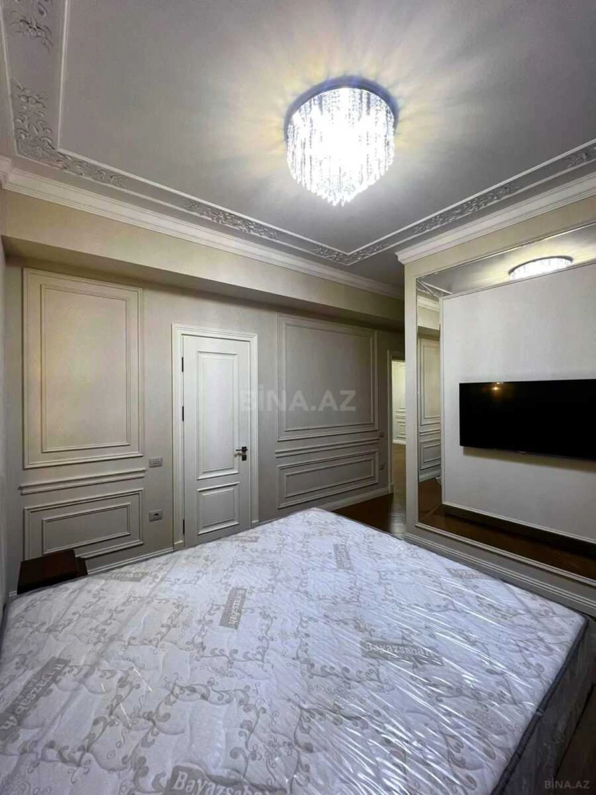 Satılır 4 otaqlı mənzil 210 m²
