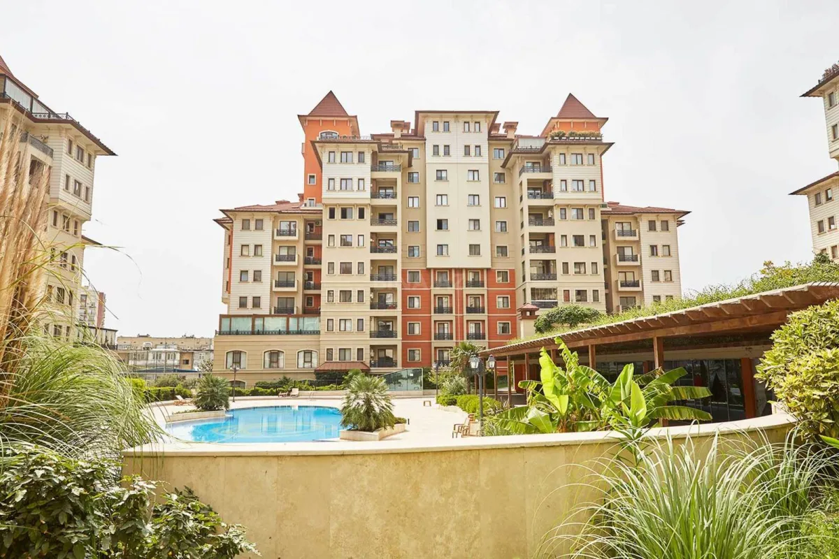 Satılır 4 otaqlı mənzil 210 m²