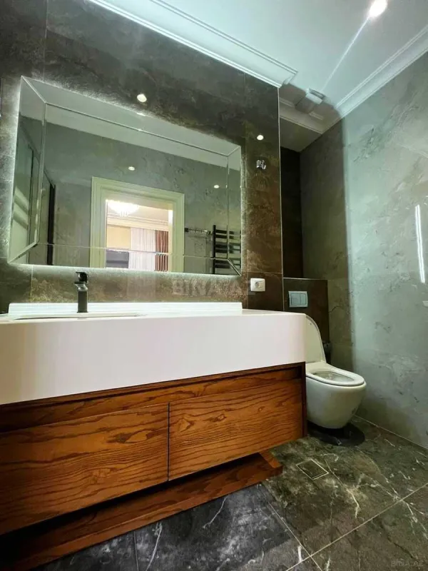 Satılır 4 otaqlı mənzil 210 m²