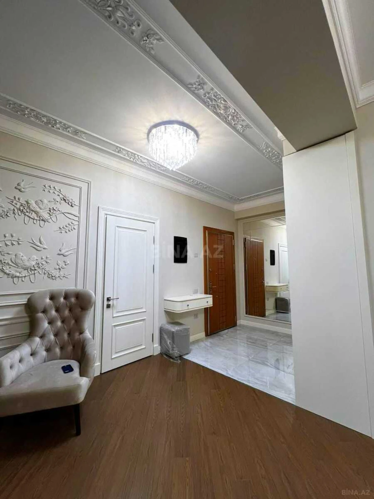 Satılır 4 otaqlı mənzil 210 m²