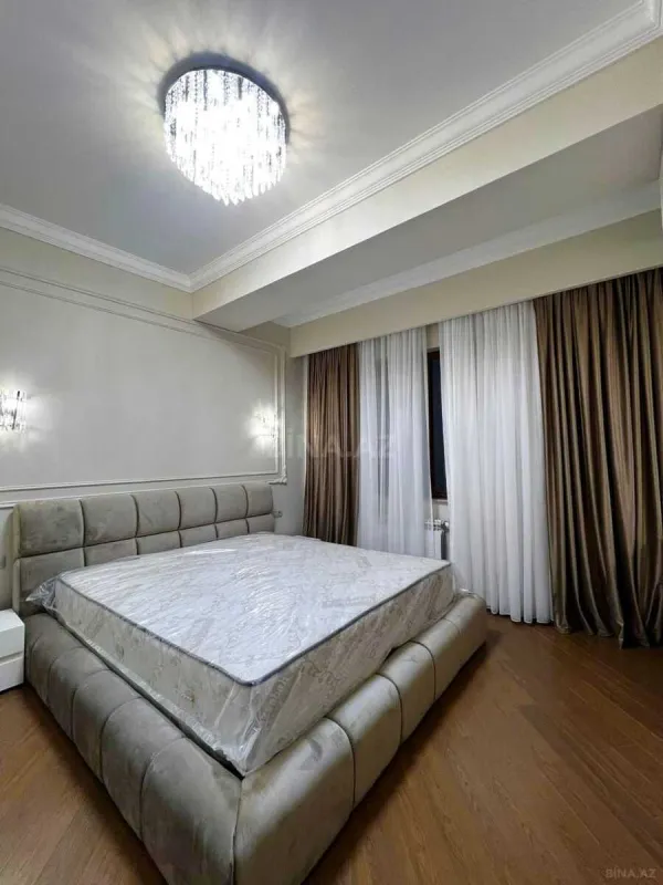Satılır 4 otaqlı mənzil 210 m²