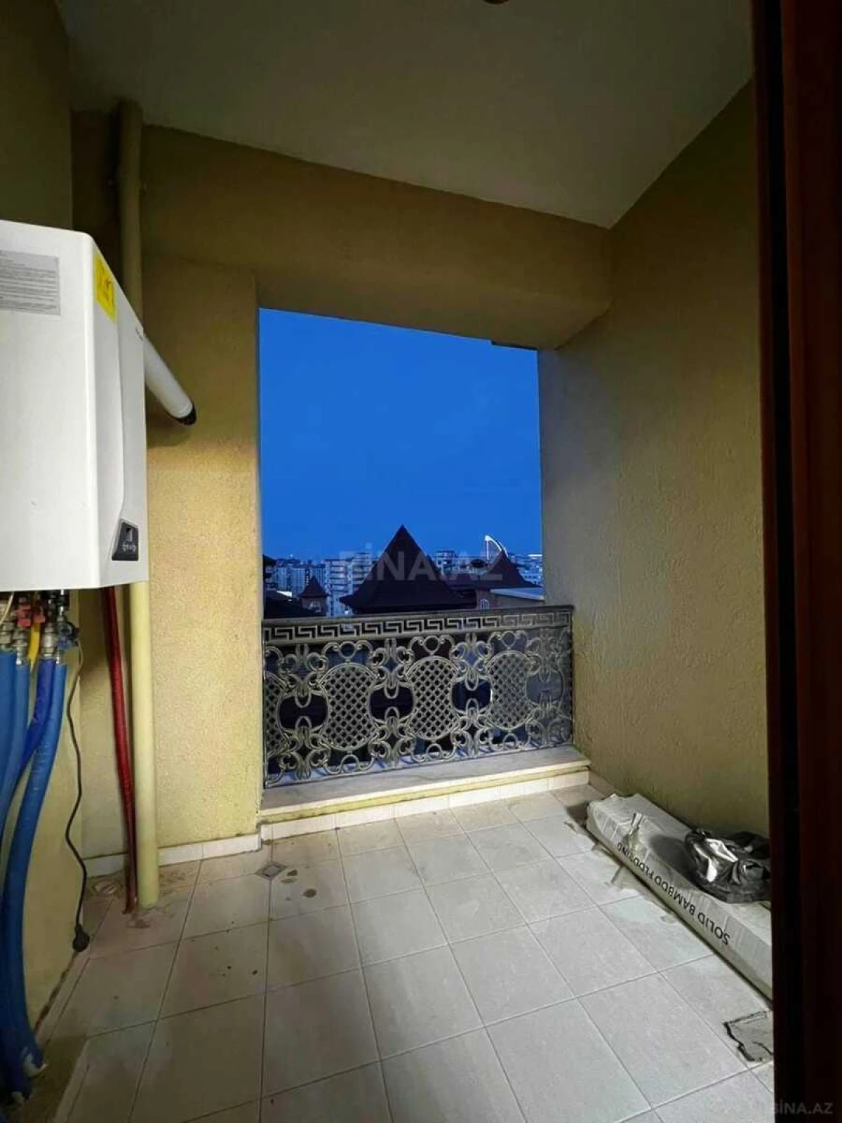 Satılır 4 otaqlı mənzil 210 m²