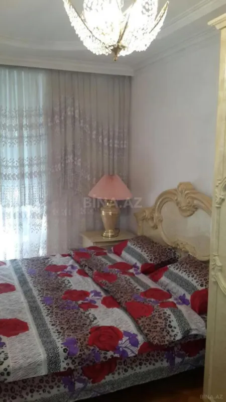 Kirayə verilir 2 otaqlı mənzil 70 m²