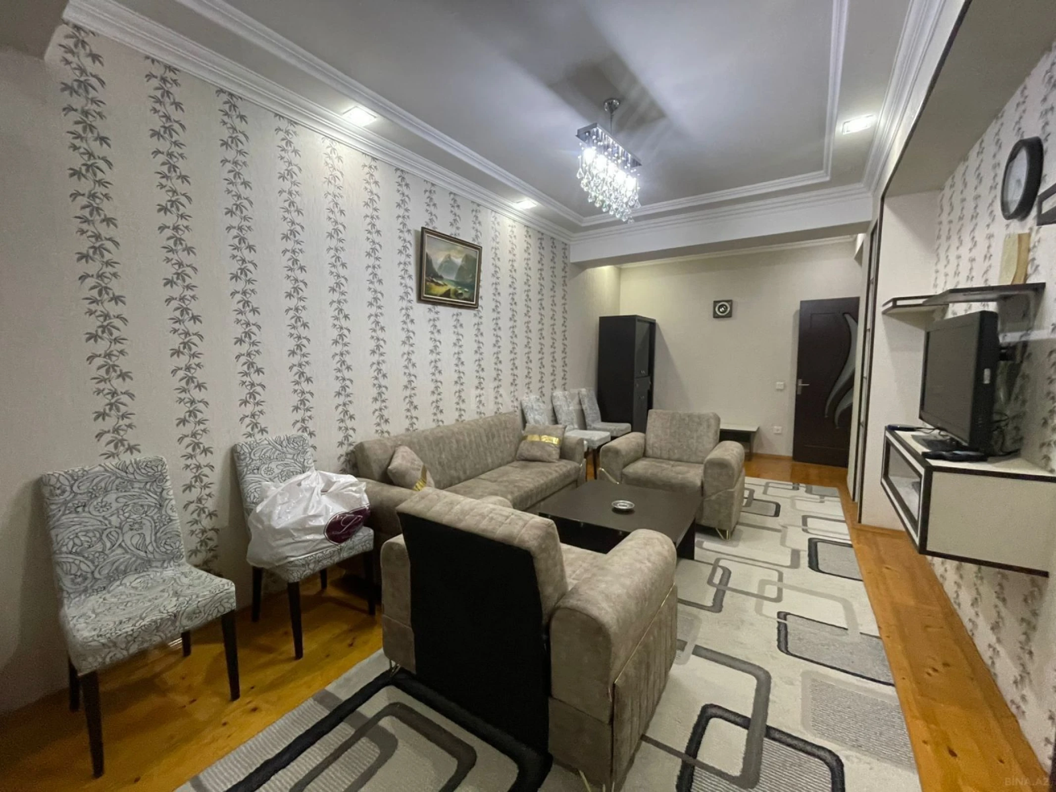 Kirayə verilir 2 otaqlı mənzil 80 m²