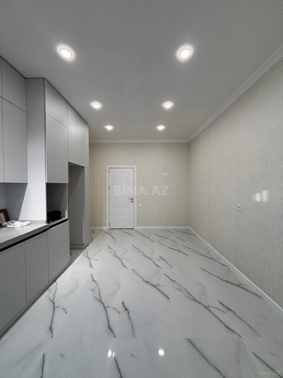 Satılır 5 otaqlı mənzil 192 m²