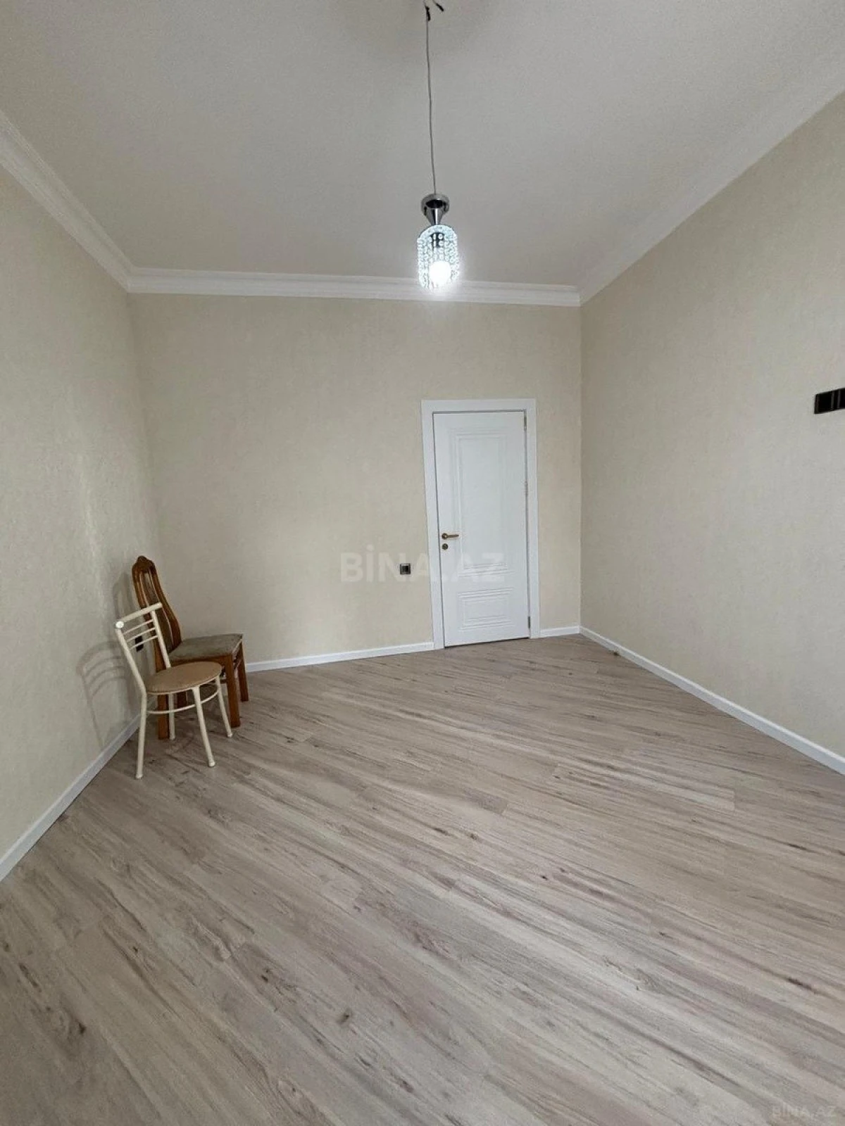 Satılır 5 otaqlı mənzil 192 m²