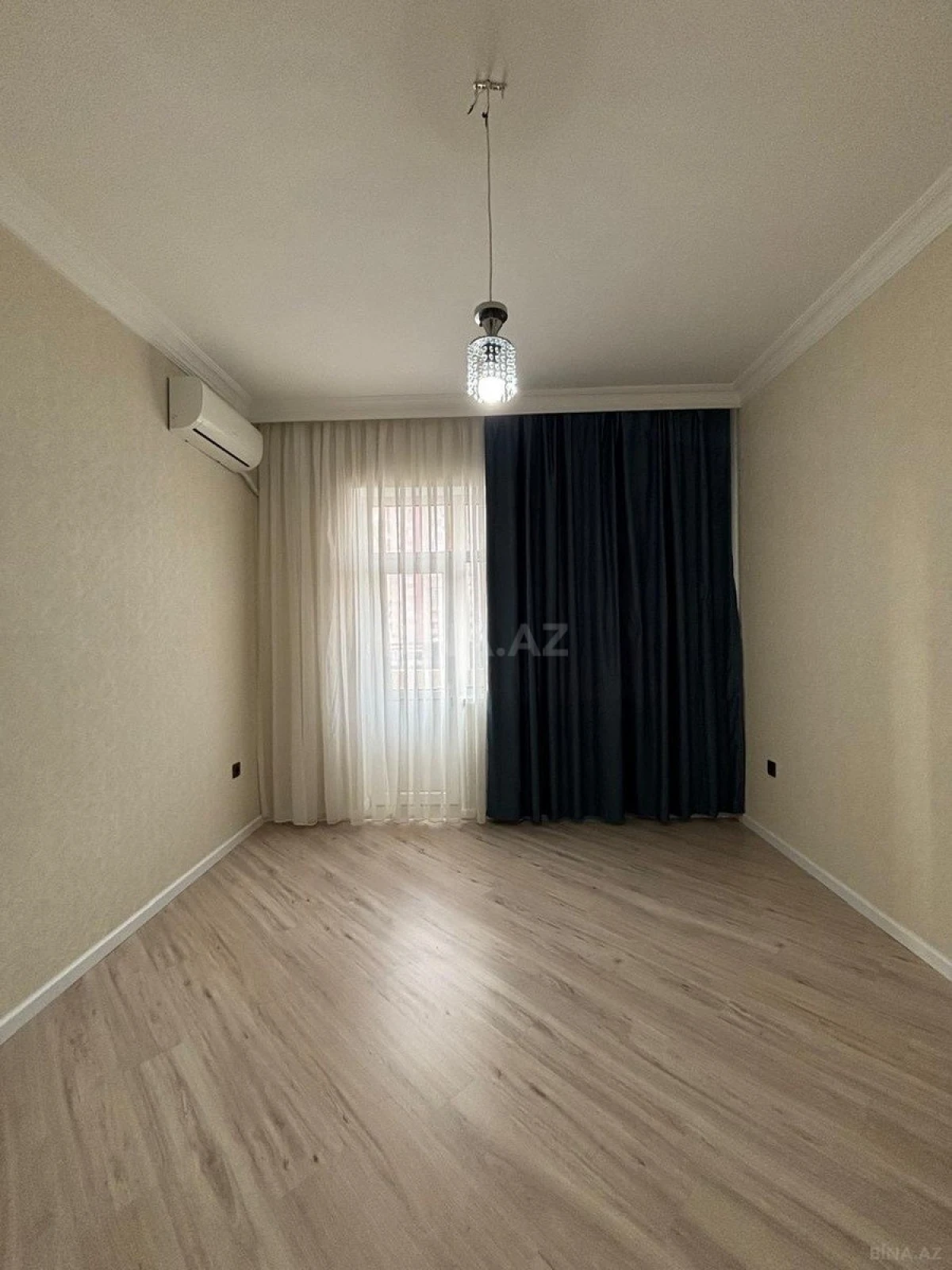 Satılır 5 otaqlı mənzil 192 m²