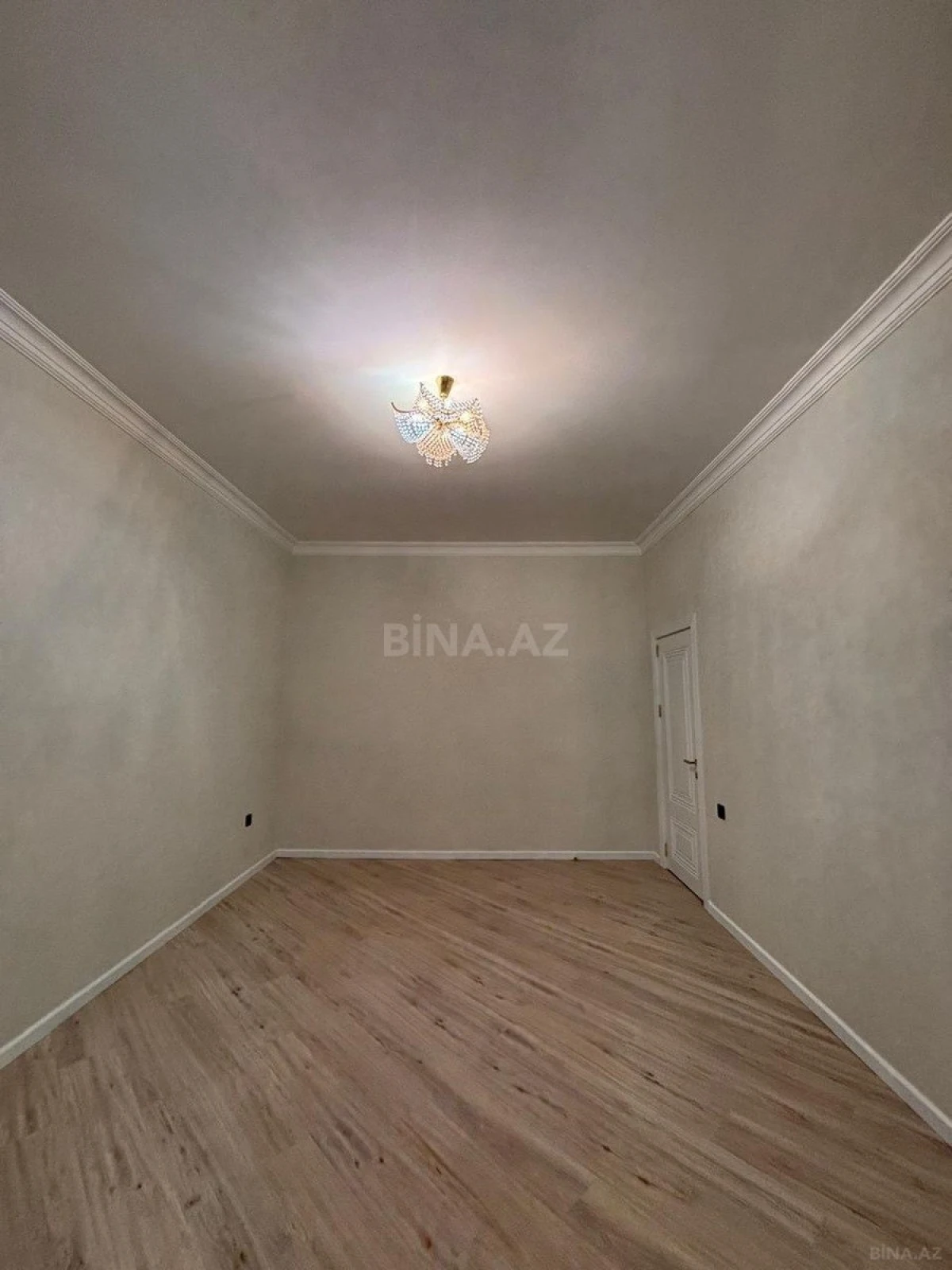 Satılır 5 otaqlı mənzil 192 m²