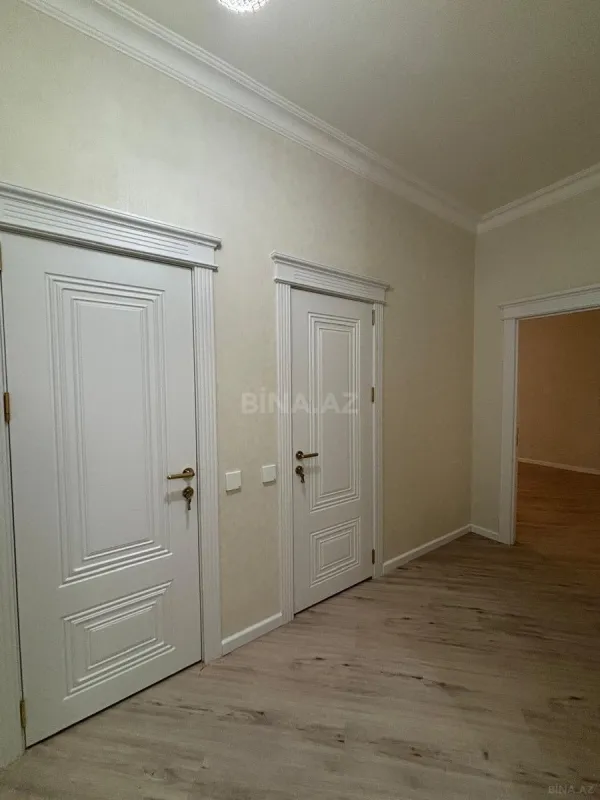 Satılır 5 otaqlı mənzil 192 m²