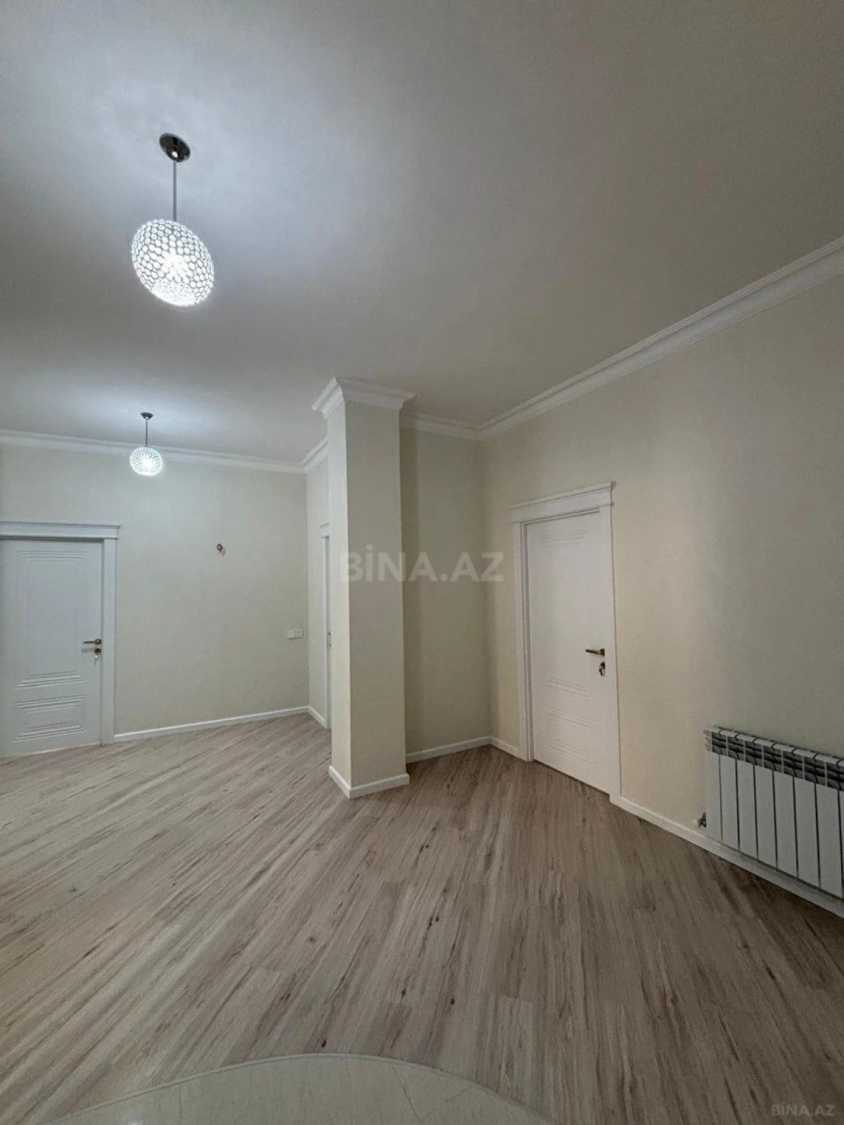 Satılır 5 otaqlı mənzil 192 m²