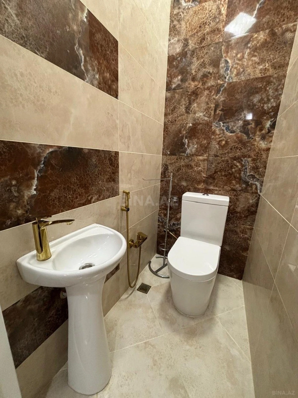 Satılır 5 otaqlı mənzil 192 m²