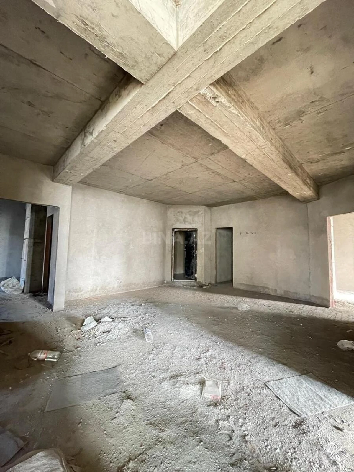 Satılır 4 otaqlı mənzil 255 m²