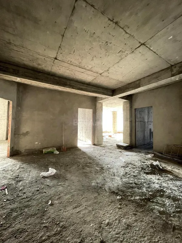 Satılır 4 otaqlı mənzil 255 m²