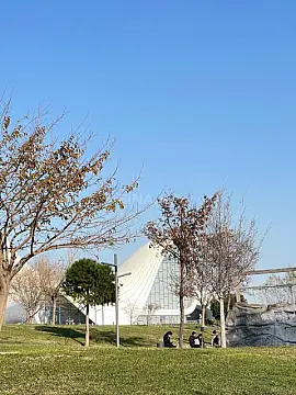 Satılır 4 otaqlı mənzil 255 m²