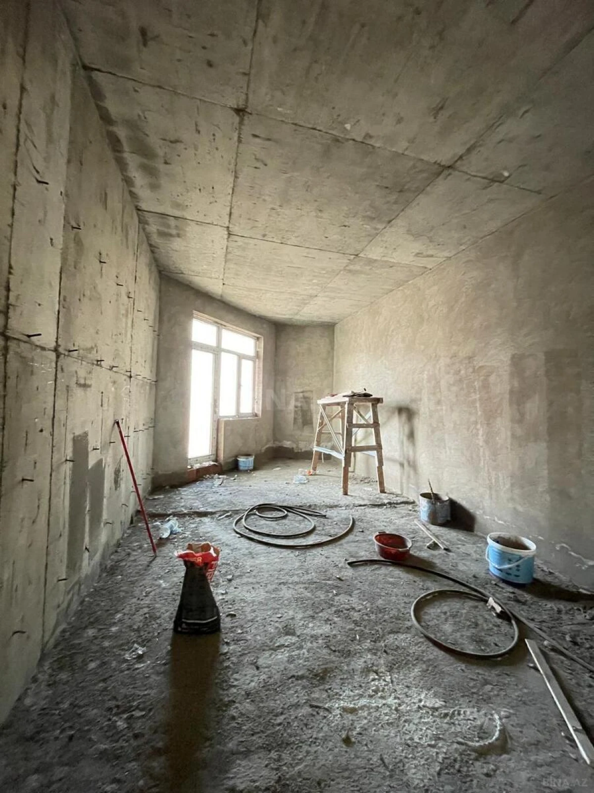 Satılır 4 otaqlı mənzil 255 m²