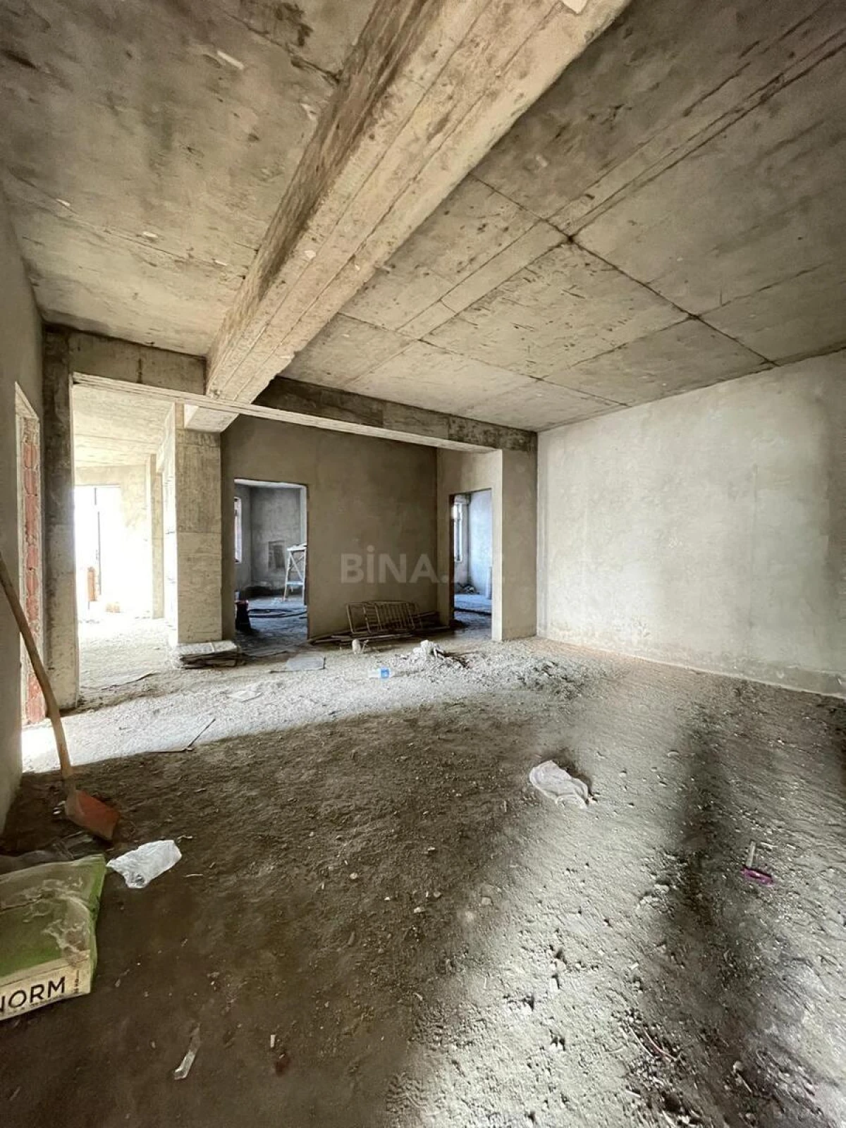 Satılır 4 otaqlı mənzil 255 m²