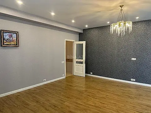 Satılır 4 otaqlı mənzil 171 m²