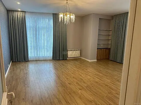 Satılır 4 otaqlı mənzil 171 m²