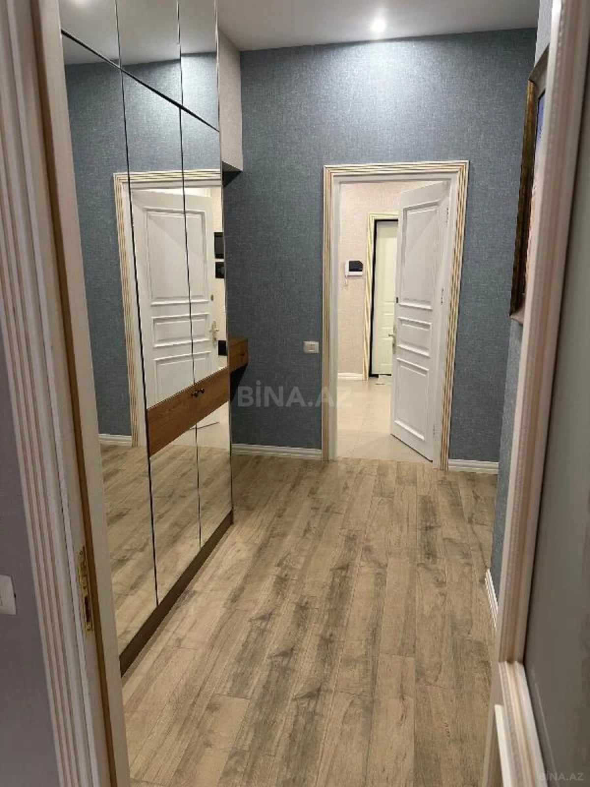 Satılır 4 otaqlı mənzil 171 m²