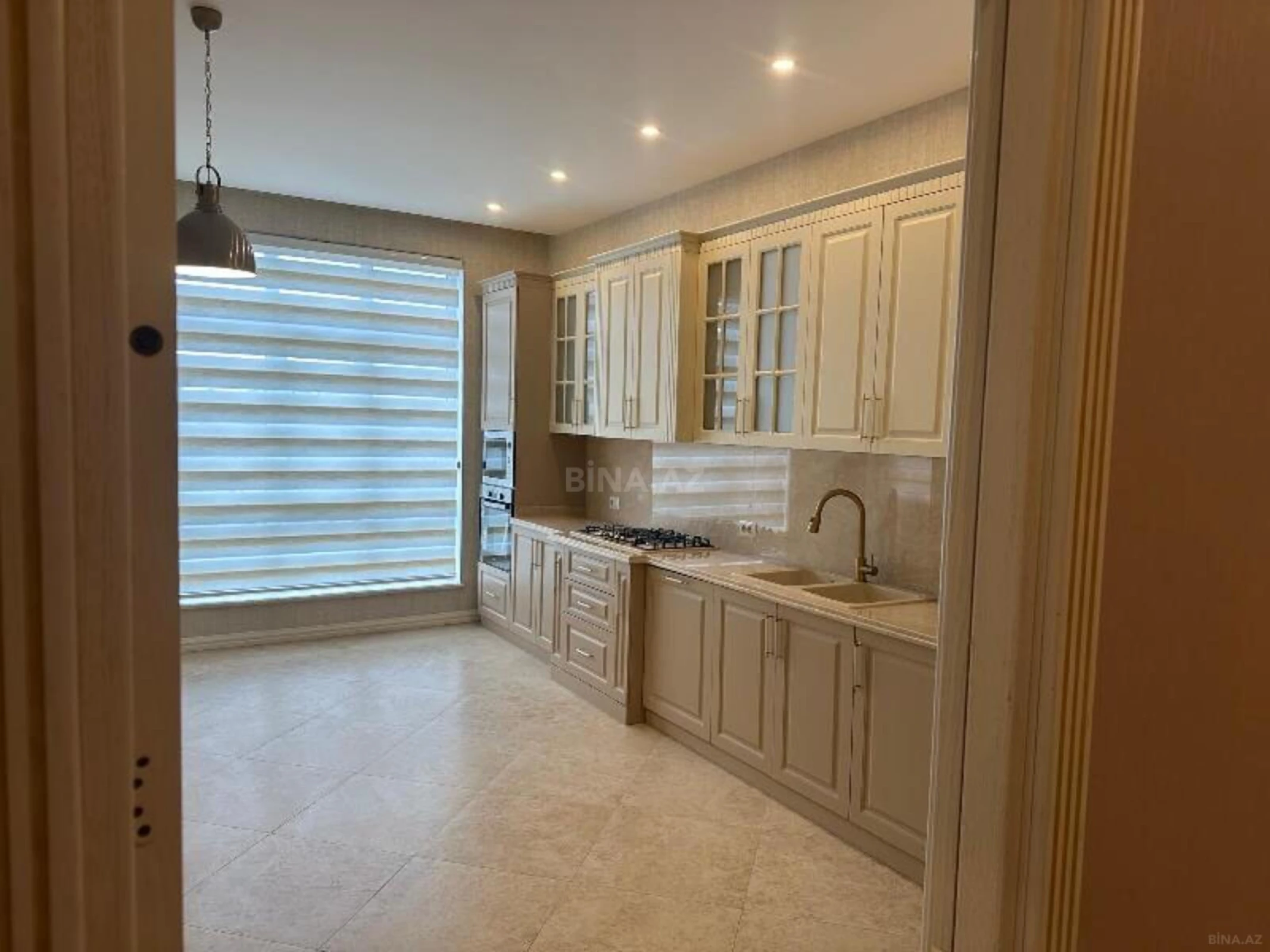 Satılır 4 otaqlı mənzil 171 m²