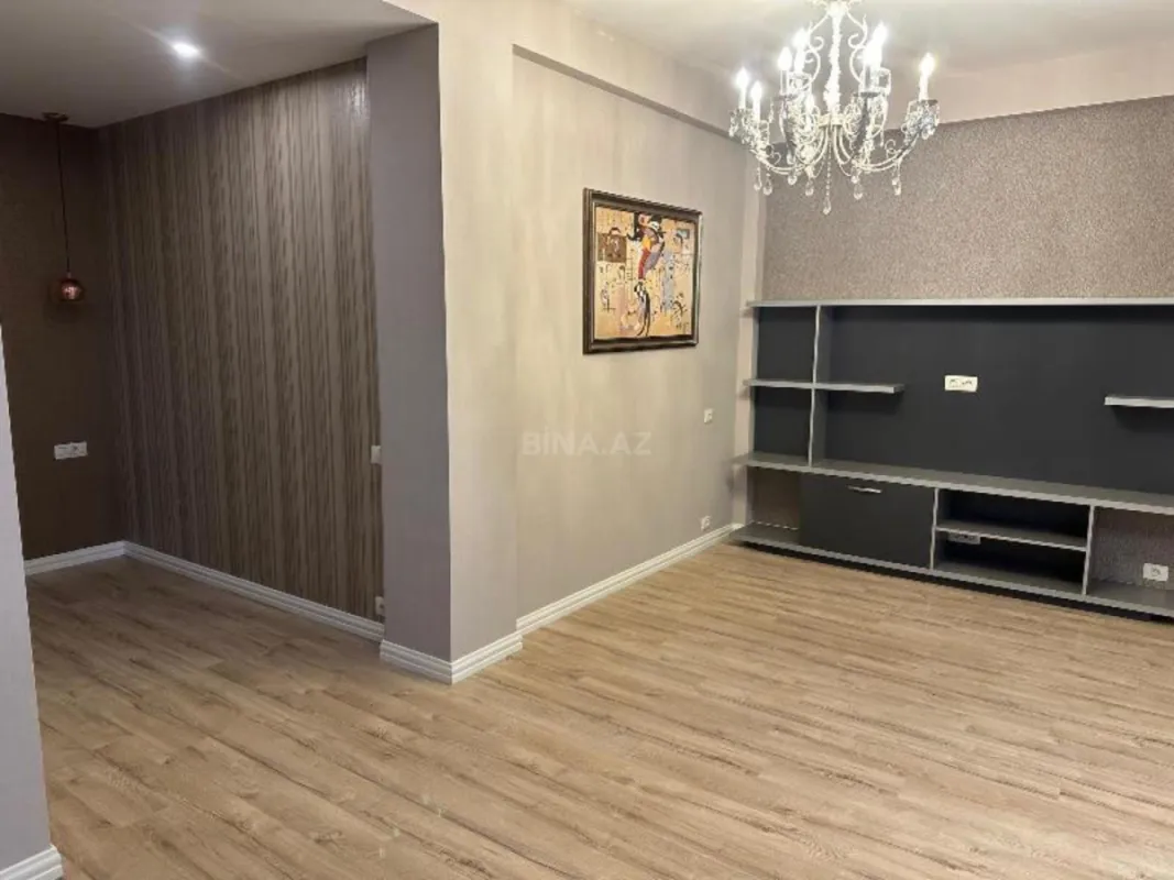 Satılır 4 otaqlı mənzil 171 m²