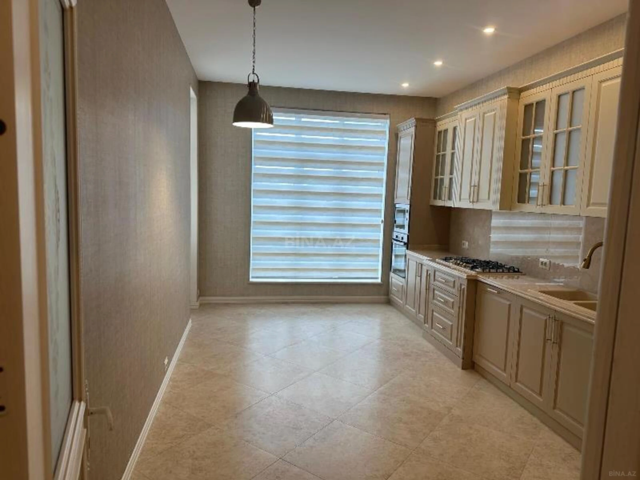 Satılır 4 otaqlı mənzil 171 m²