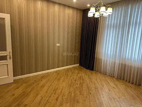 Satılır 4 otaqlı mənzil 171 m²