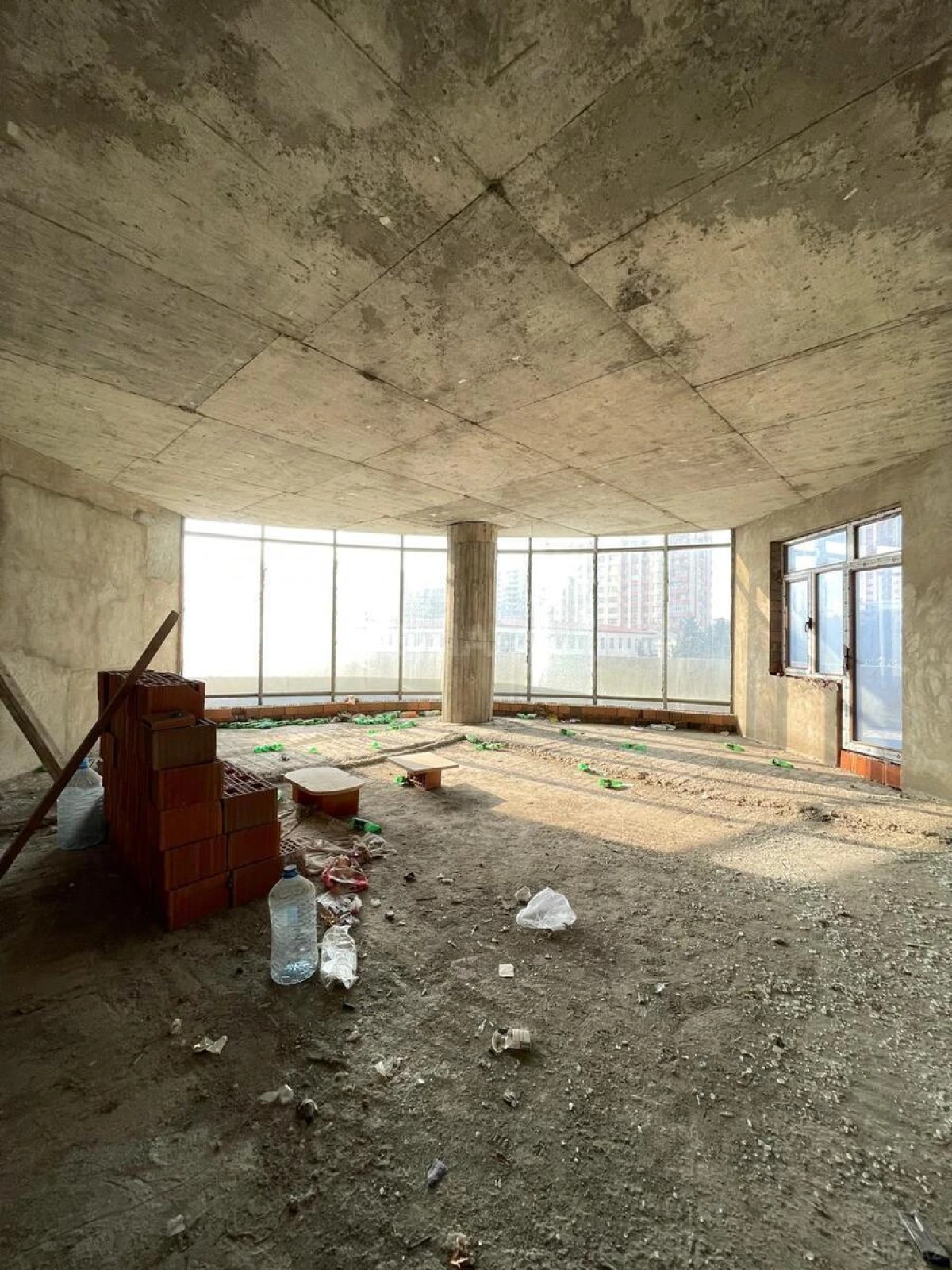 Satılır 4 otaqlı mənzil 253.4 m²