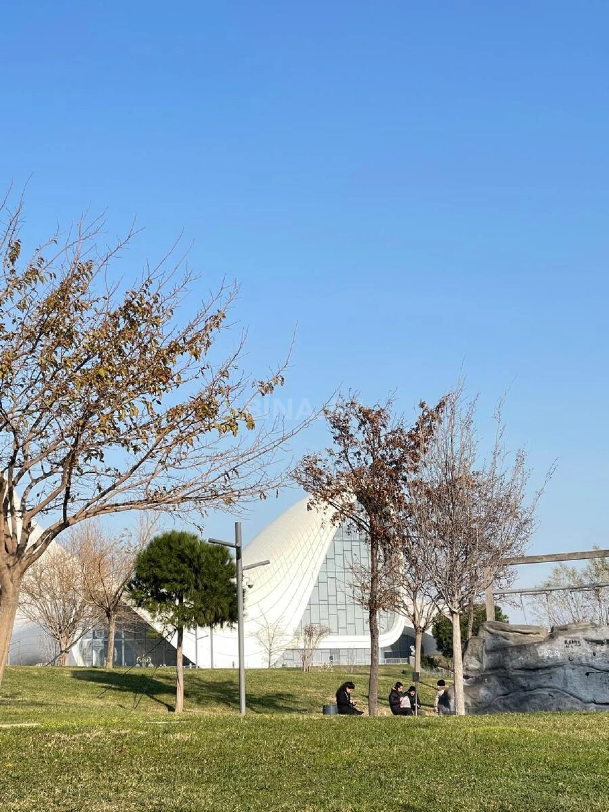 Satılır 4 otaqlı mənzil 253.4 m²