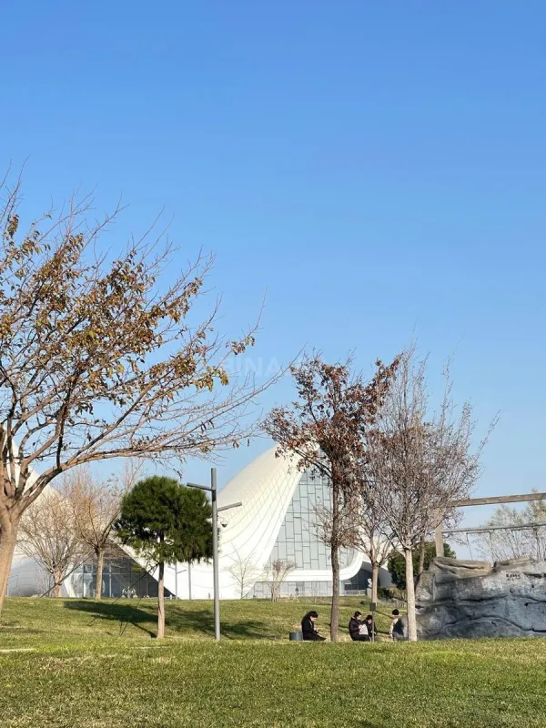 Satılır 4 otaqlı mənzil 253.4 m²