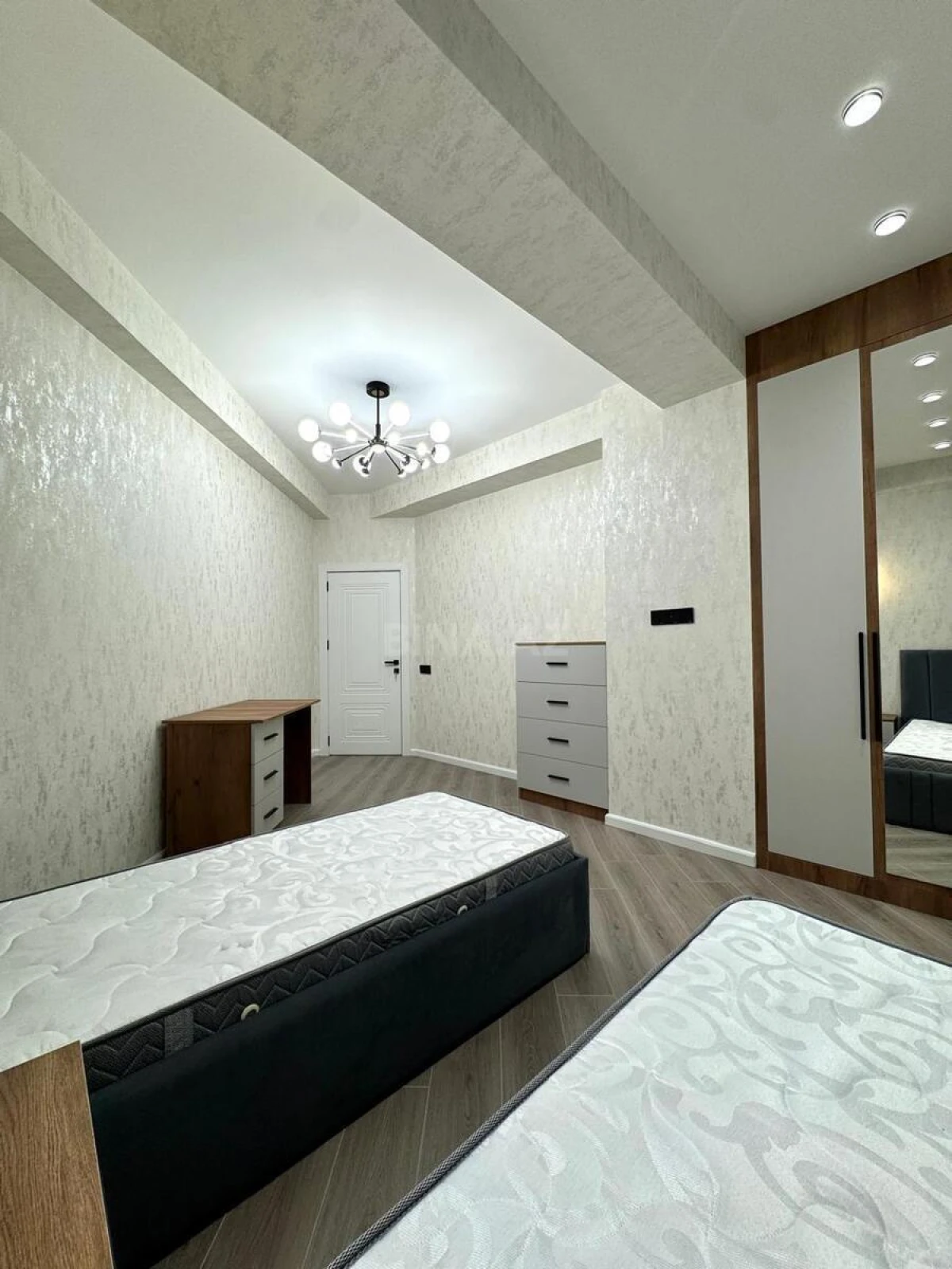 Satılır 3 otaqlı mənzil 107 m²