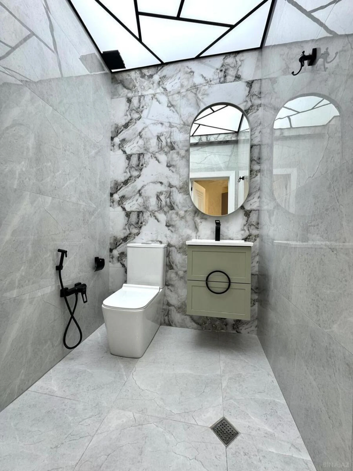 Satılır 3 otaqlı mənzil 107 m²