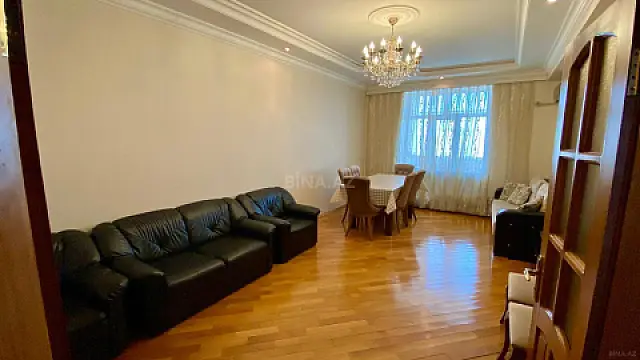 Satılır 3 otaqlı mənzil 141 m² — Bakı, Memar Əcəmi yanı 3 otaq 141.00 m²