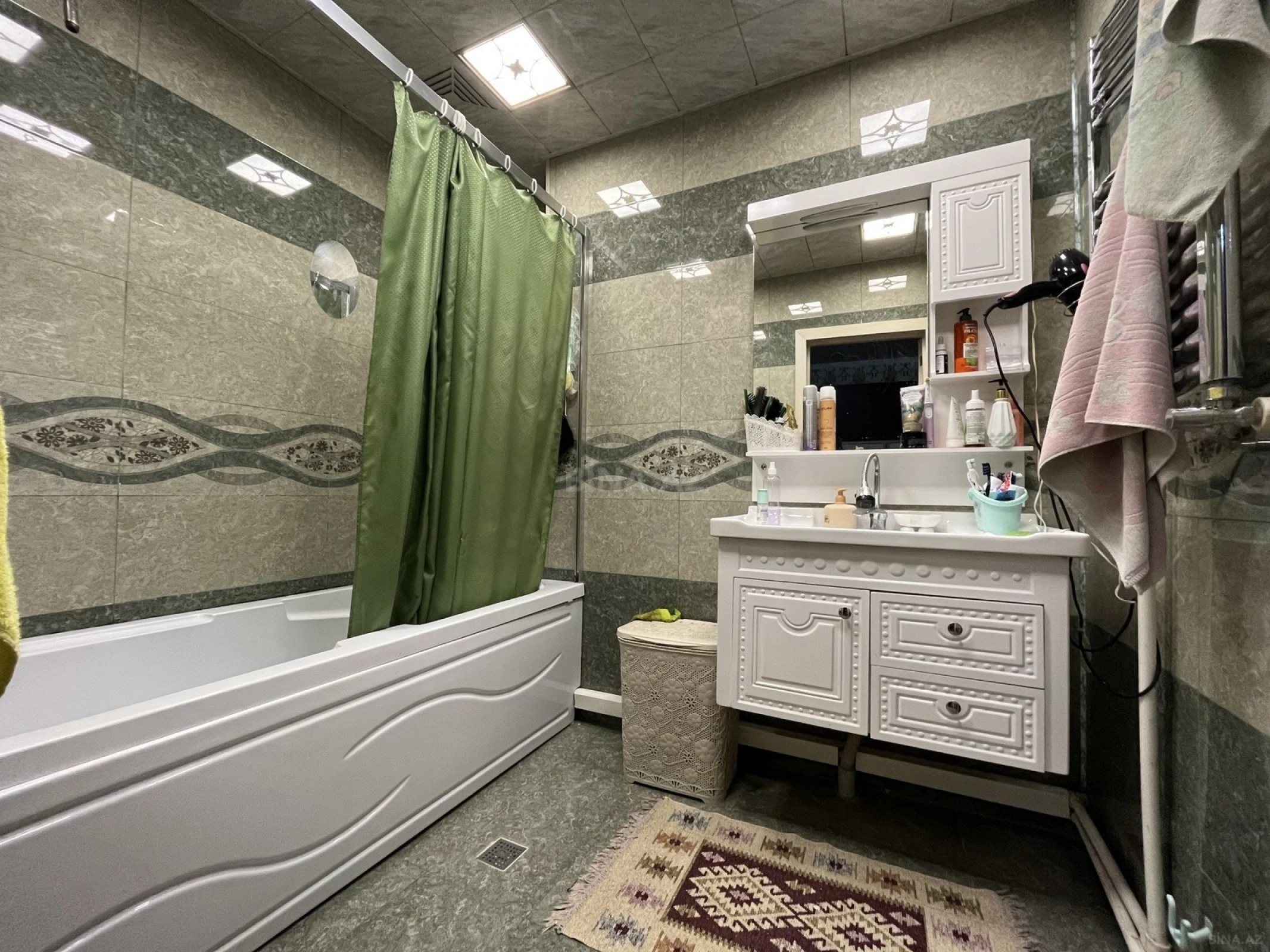 Satılır 3 otaqlı mənzil 130 m²