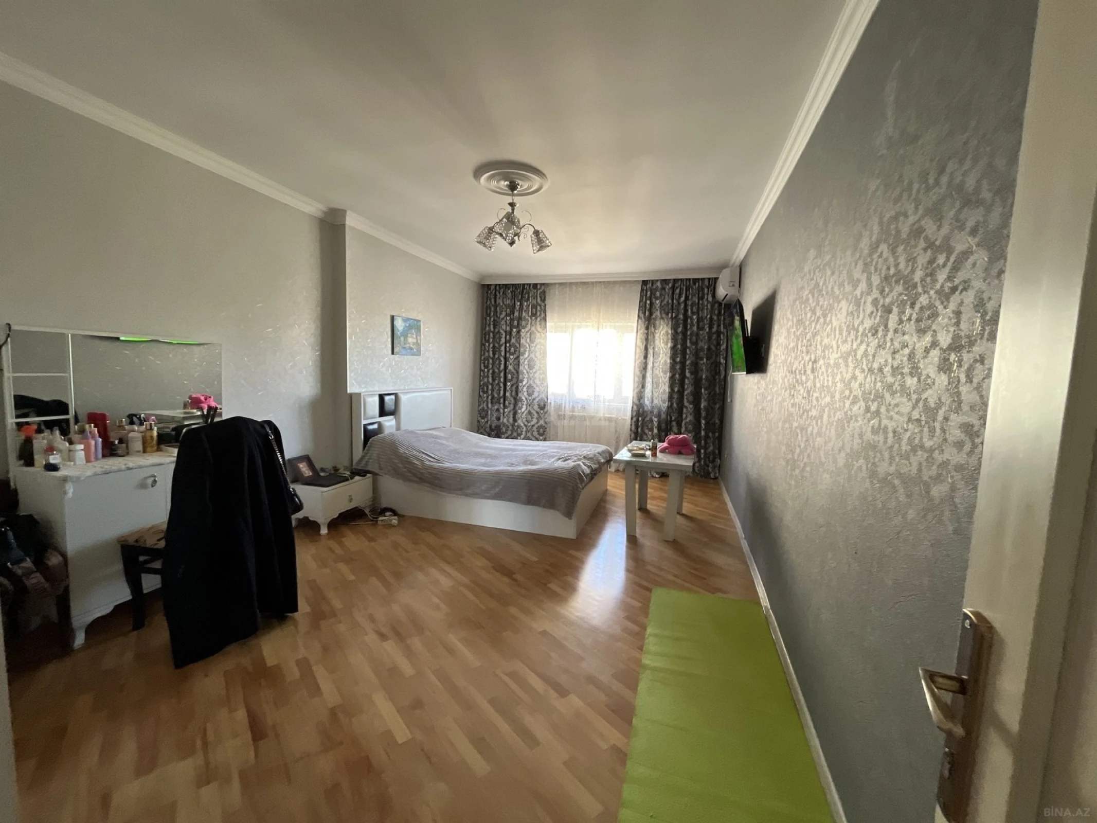 Satılır 3 otaqlı mənzil 130 m²