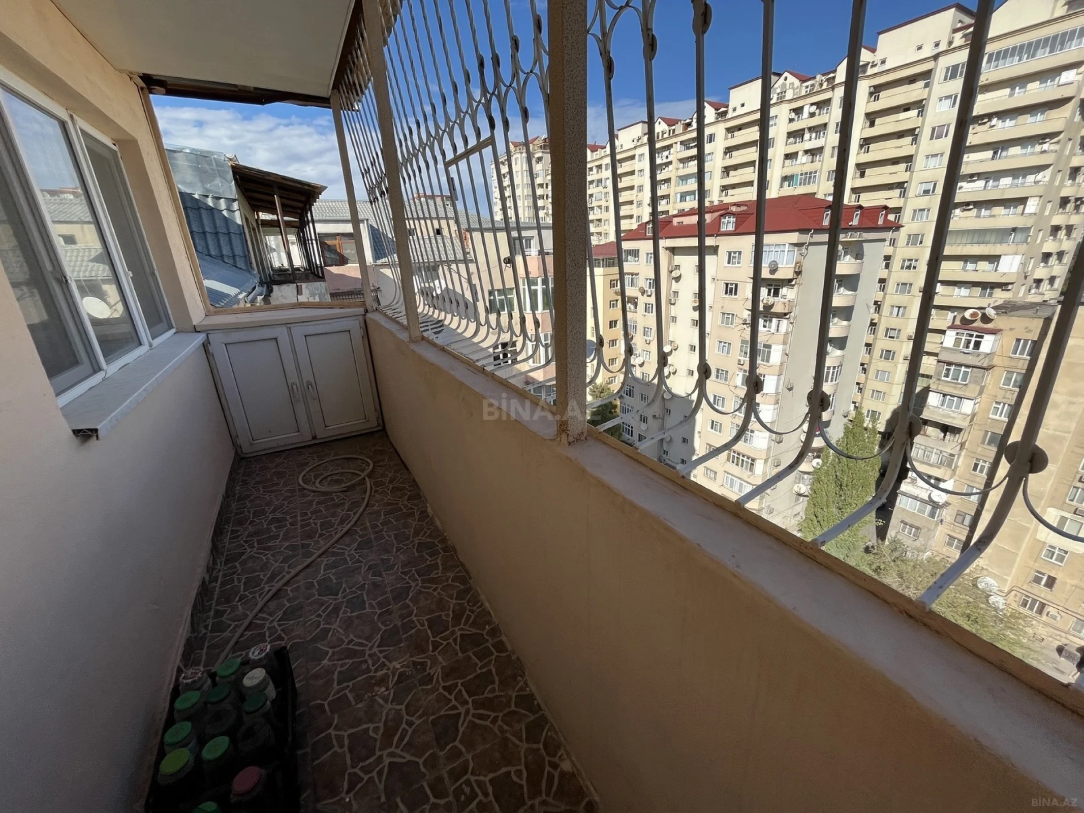 Satılır 3 otaqlı mənzil 130 m²