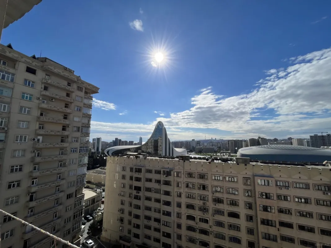 Satılır 3 otaqlı mənzil 130 m²