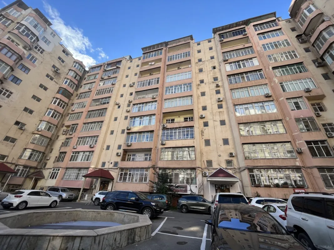 Satılır 3 otaqlı mənzil 130 m²